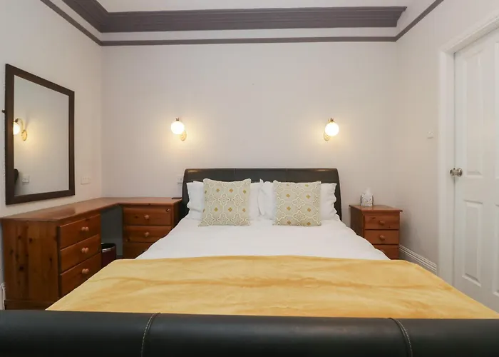 Holiday home Norwood House