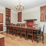 Norwood House بيت للعطل