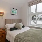 Norwood House * آمبيلسايد