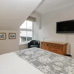 Norwood House آمبيلسايد